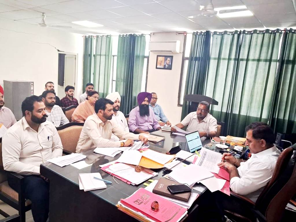 Assistant Commissioner General Reviews Status of Court Cases Related to District Offices
